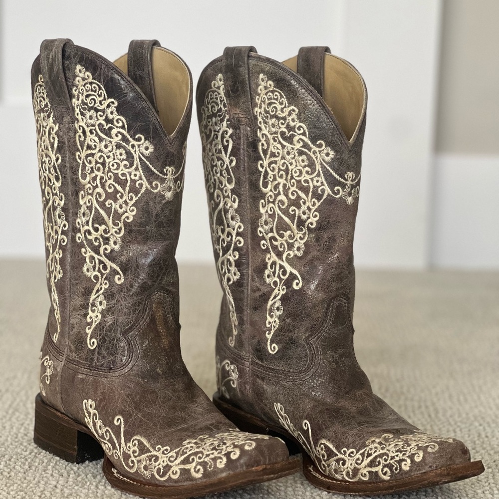 Vintage Leather Brown Embroidered Heeled Boots